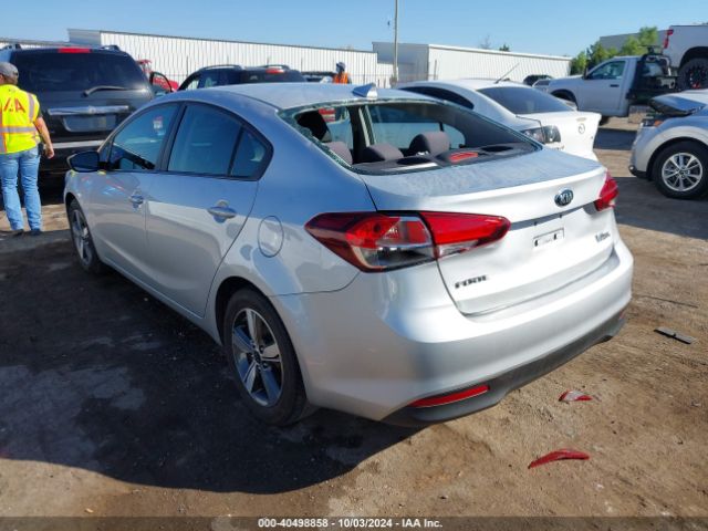 Photo 2 VIN: 3KPFL4A70JE255678 - KIA FORTE 