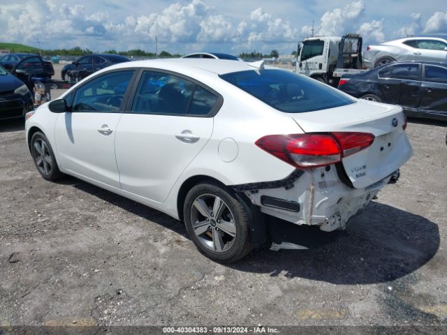 Photo 2 VIN: 3KPFL4A70JE257883 - KIA FORTE 