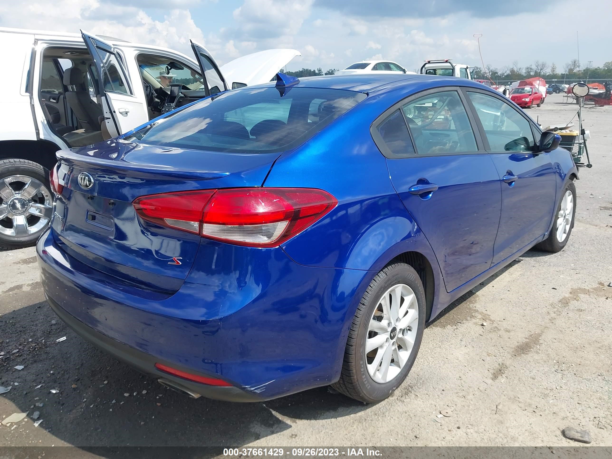 Photo 3 VIN: 3KPFL4A71HE105699 - KIA FORTE 