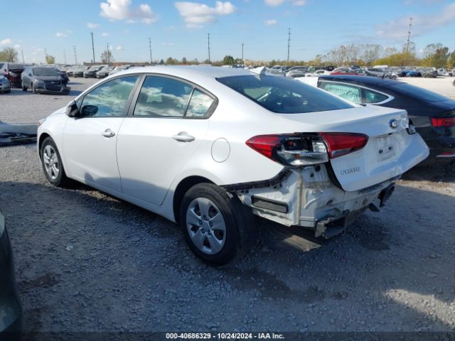 Photo 2 VIN: 3KPFL4A71JE185057 - KIA FORTE 