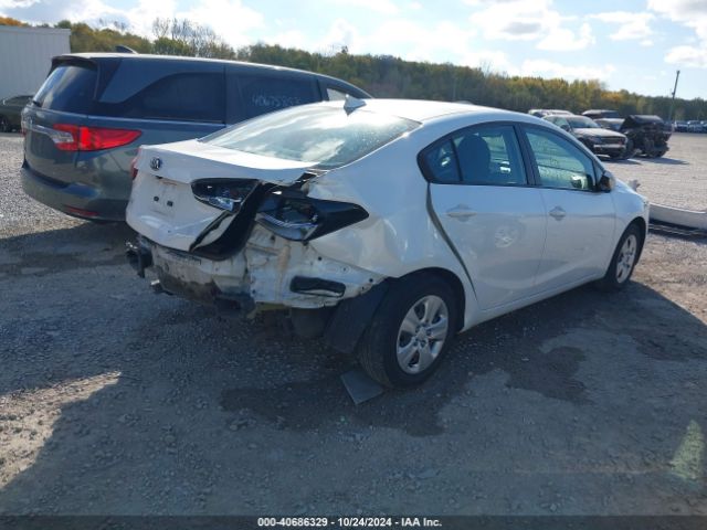 Photo 3 VIN: 3KPFL4A71JE185057 - KIA FORTE 