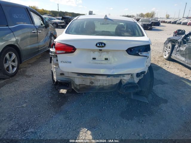 Photo 5 VIN: 3KPFL4A71JE185057 - KIA FORTE 