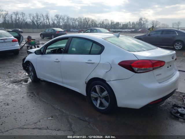 Photo 2 VIN: 3KPFL4A71JE256337 - KIA FORTE 