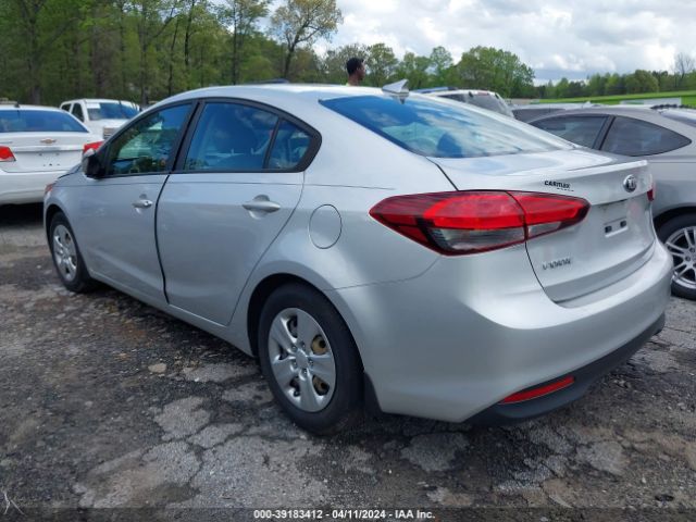 Photo 2 VIN: 3KPFL4A71JE283781 - KIA FORTE 