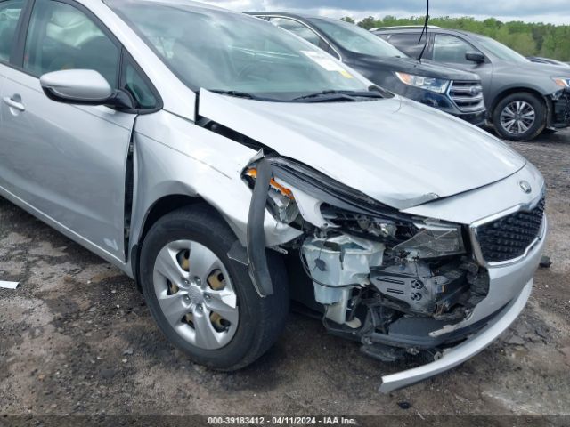 Photo 5 VIN: 3KPFL4A71JE283781 - KIA FORTE 