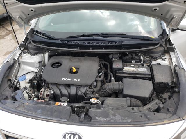 Photo 6 VIN: 3KPFL4A72HE013761 - KIA FORTE LX 