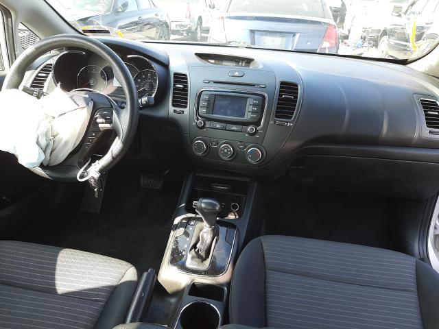 Photo 8 VIN: 3KPFL4A72HE102729 - KIA FORTE LX 