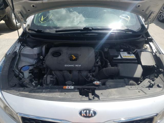 Photo 6 VIN: 3KPFL4A72HE130238 - KIA FORTE LX 