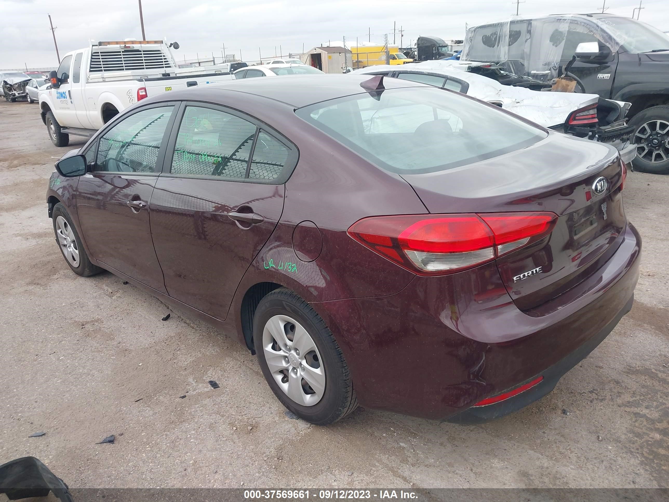 Photo 2 VIN: 3KPFL4A72HE159111 - KIA FORTE 