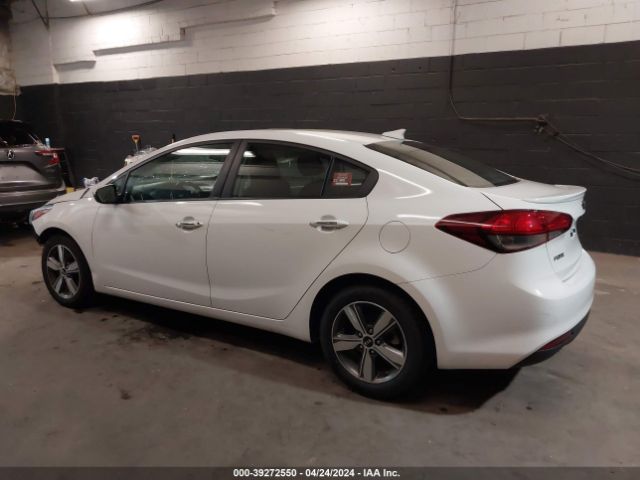 Photo 2 VIN: 3KPFL4A72JE171913 - KIA FORTE 