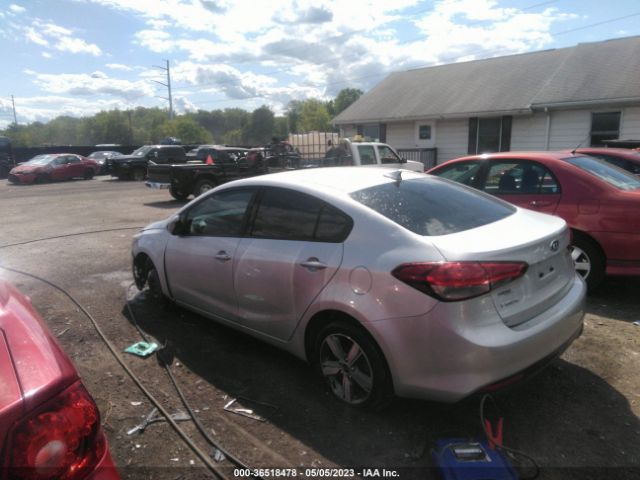 Photo 2 VIN: 3KPFL4A72JE197914 - KIA FORTE 