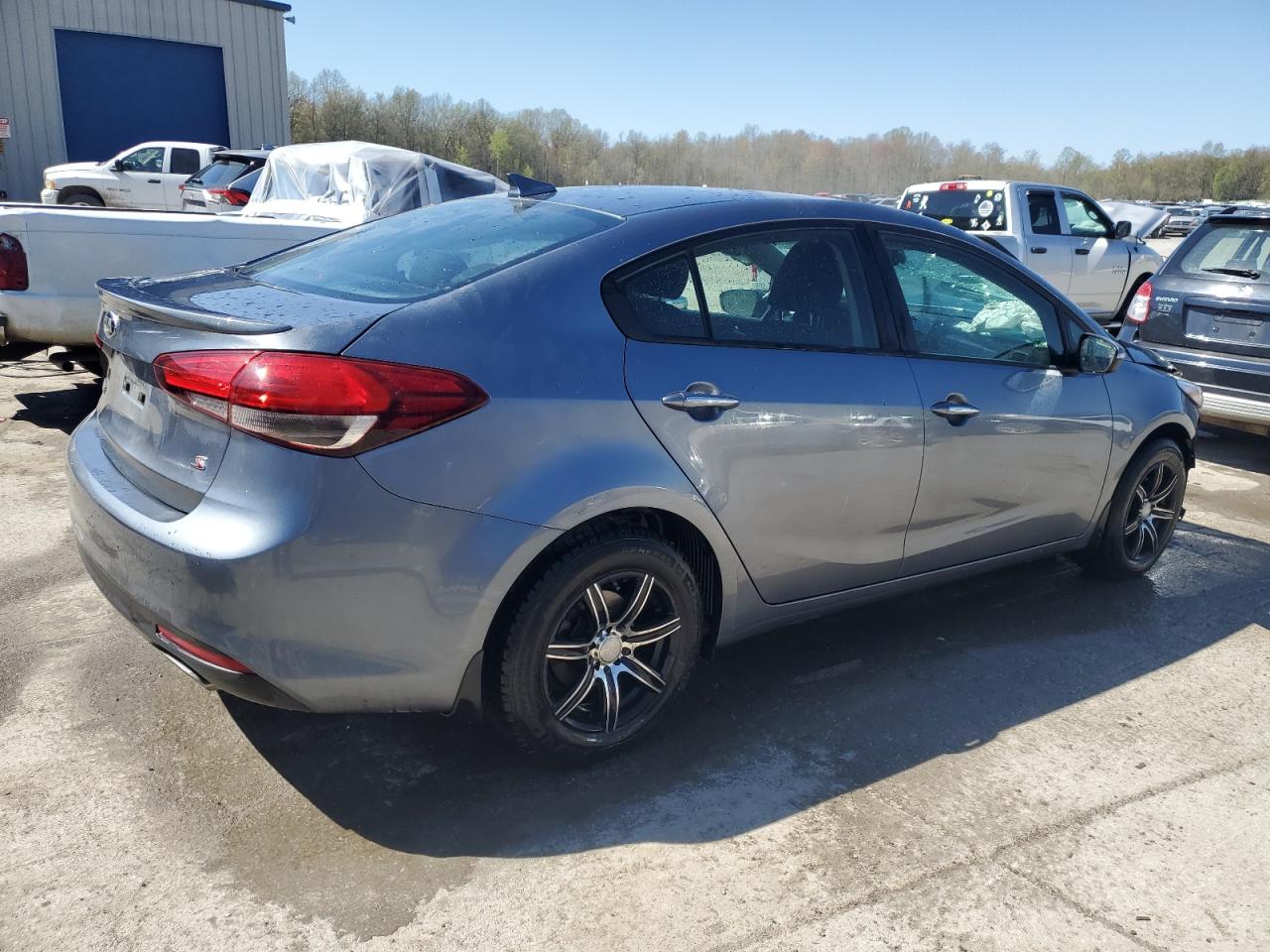 Photo 2 VIN: 3KPFL4A72JE239997 - KIA FORTE 