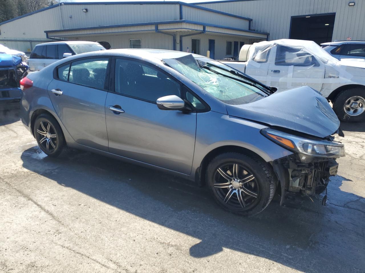 Photo 3 VIN: 3KPFL4A72JE239997 - KIA FORTE 