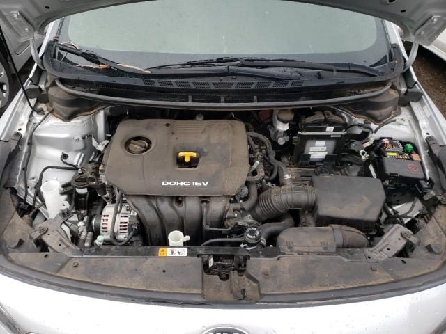 Photo 6 VIN: 3KPFL4A72JE240700 - KIA FORTE LX 