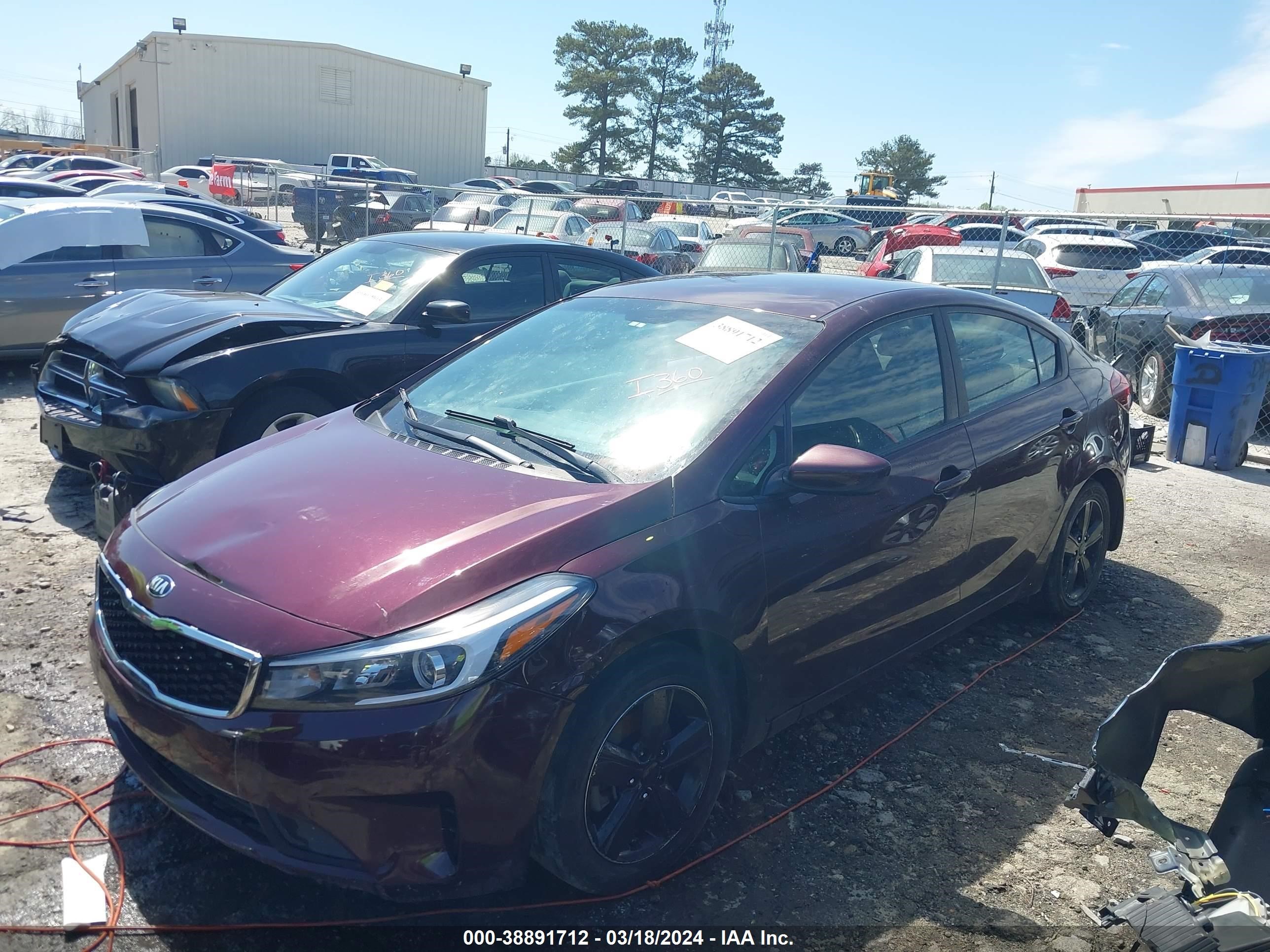 Photo 1 VIN: 3KPFL4A72JE269825 - KIA FORTE 