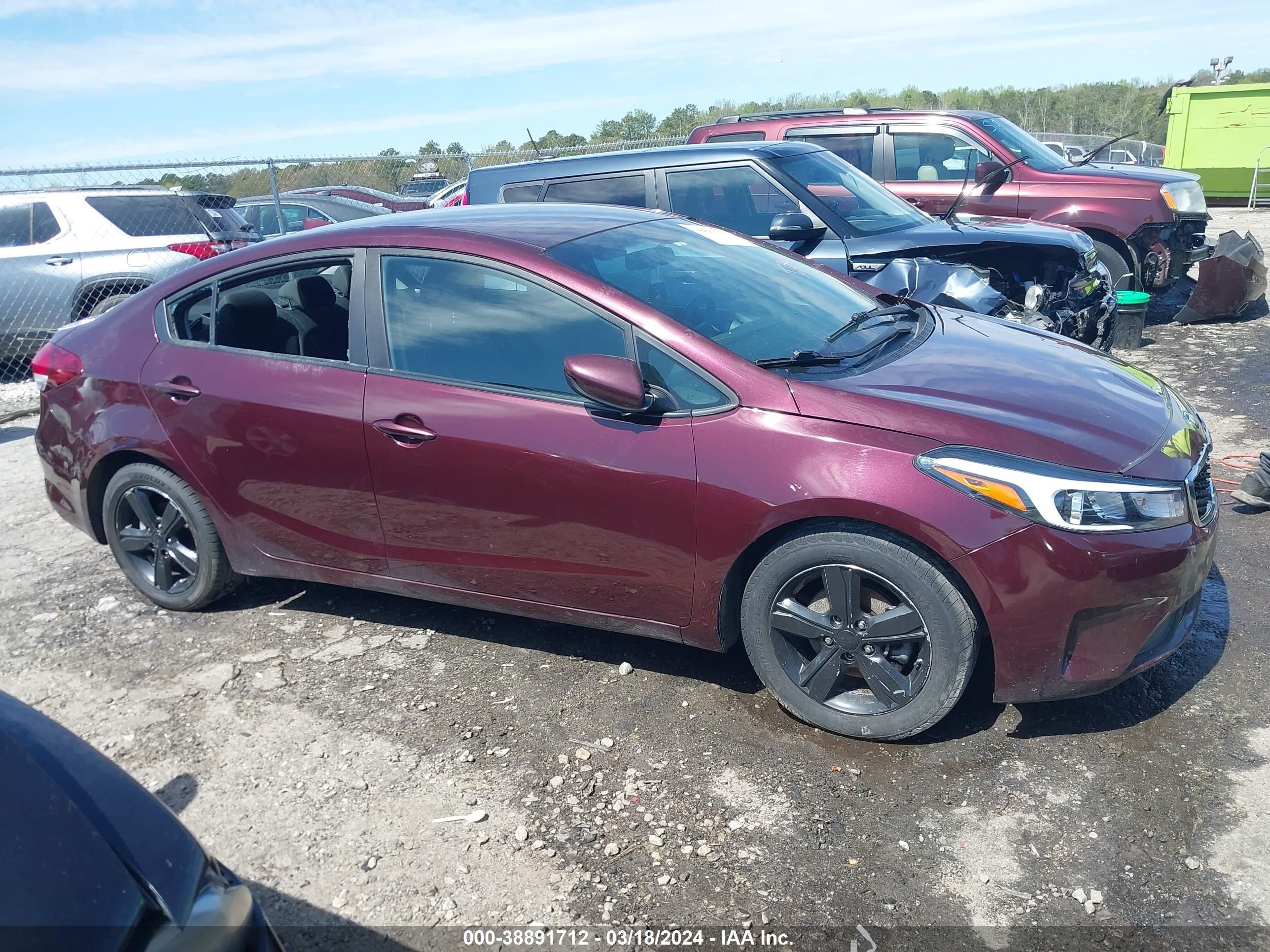 Photo 11 VIN: 3KPFL4A72JE269825 - KIA FORTE 