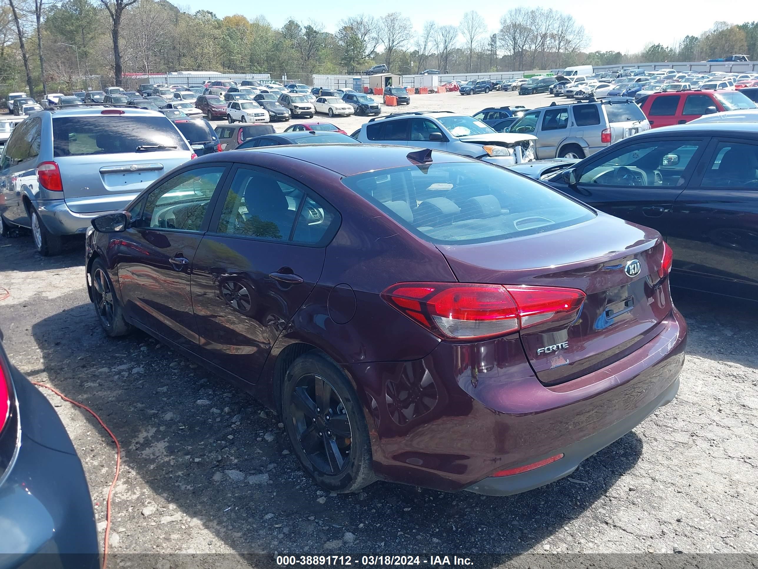 Photo 2 VIN: 3KPFL4A72JE269825 - KIA FORTE 