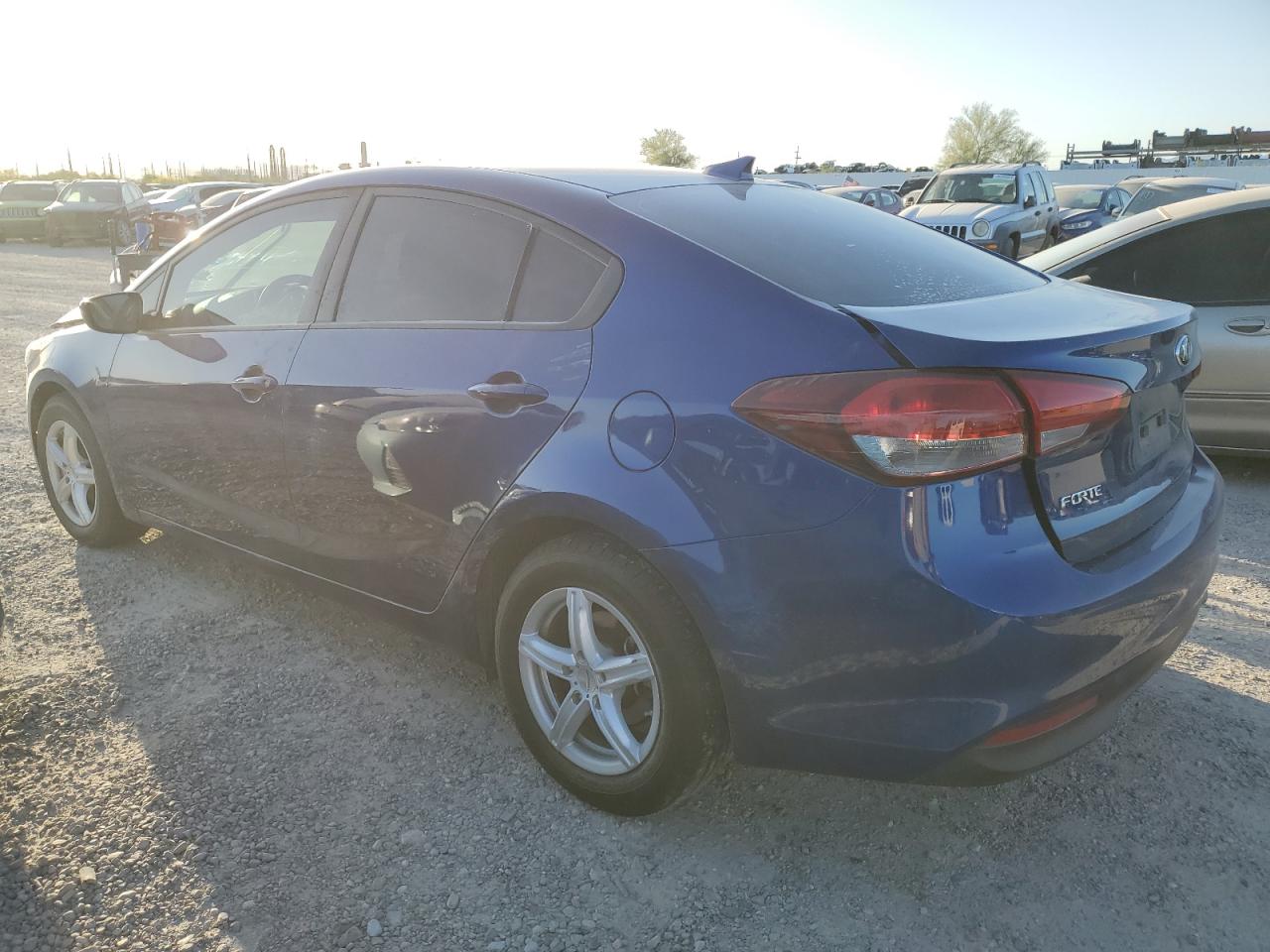 Photo 1 VIN: 3KPFL4A72JE269923 - KIA FORTE 