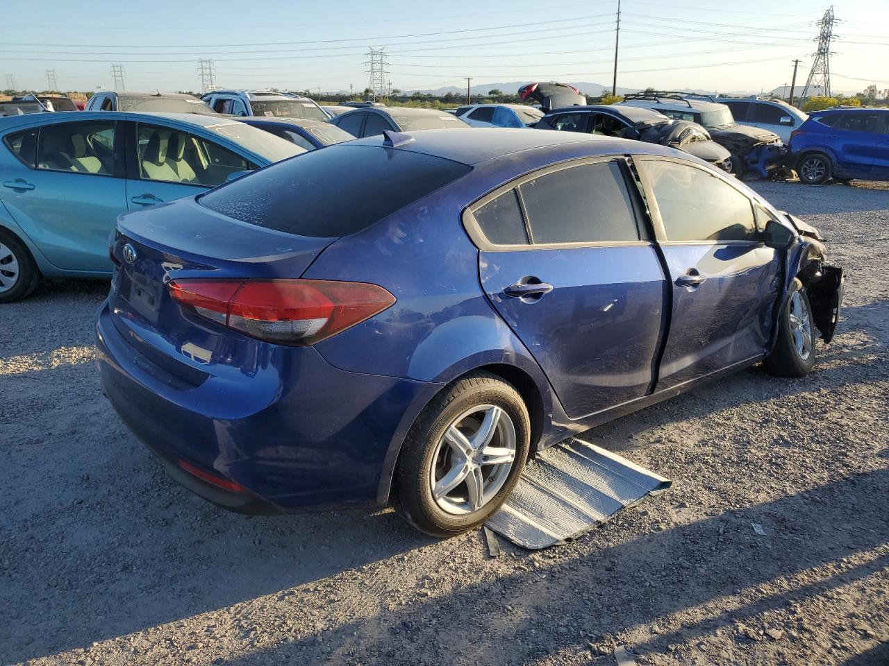 Photo 2 VIN: 3KPFL4A72JE269923 - KIA FORTE 