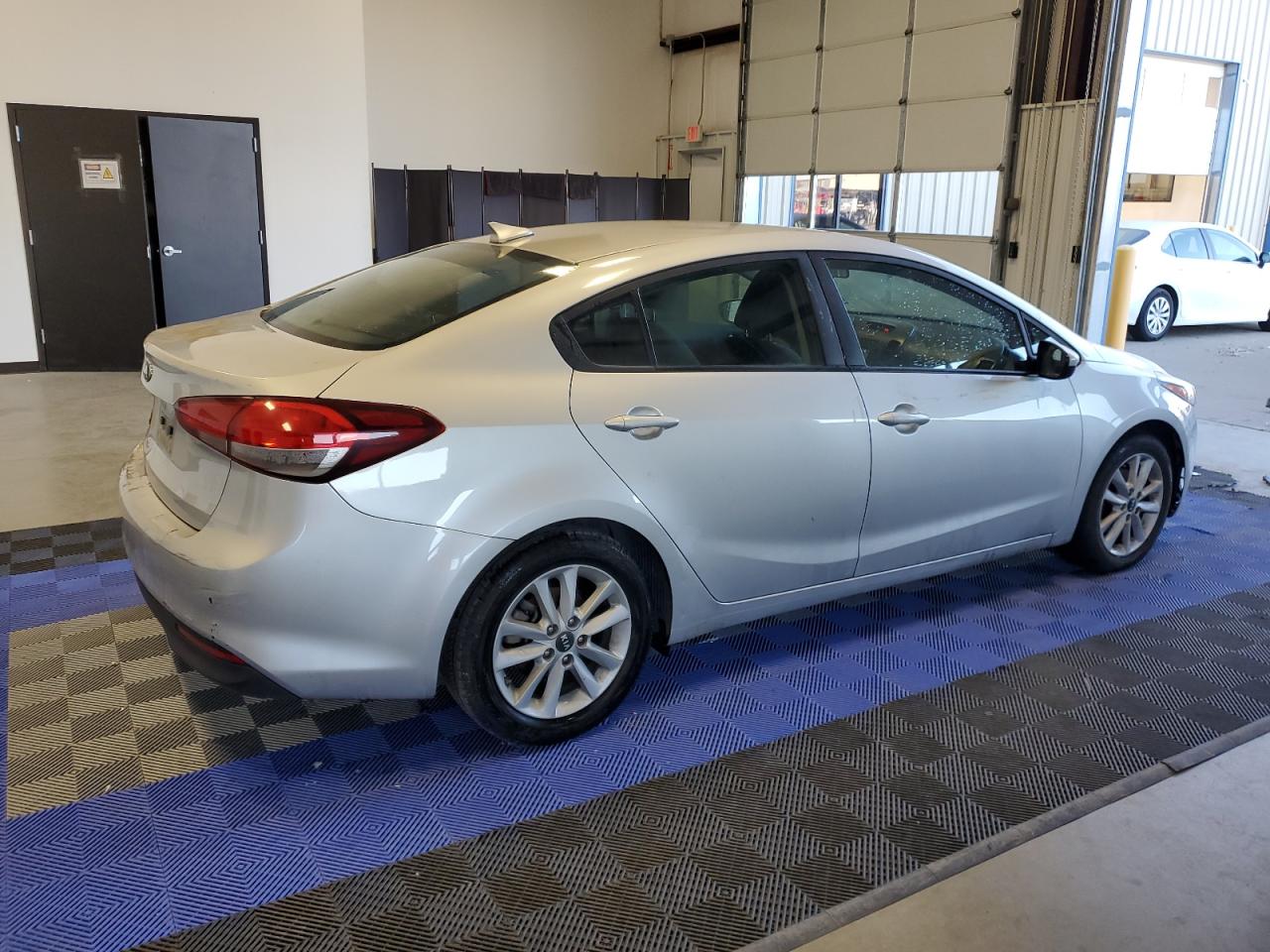 Photo 2 VIN: 3KPFL4A73HE013753 - KIA FORTE 