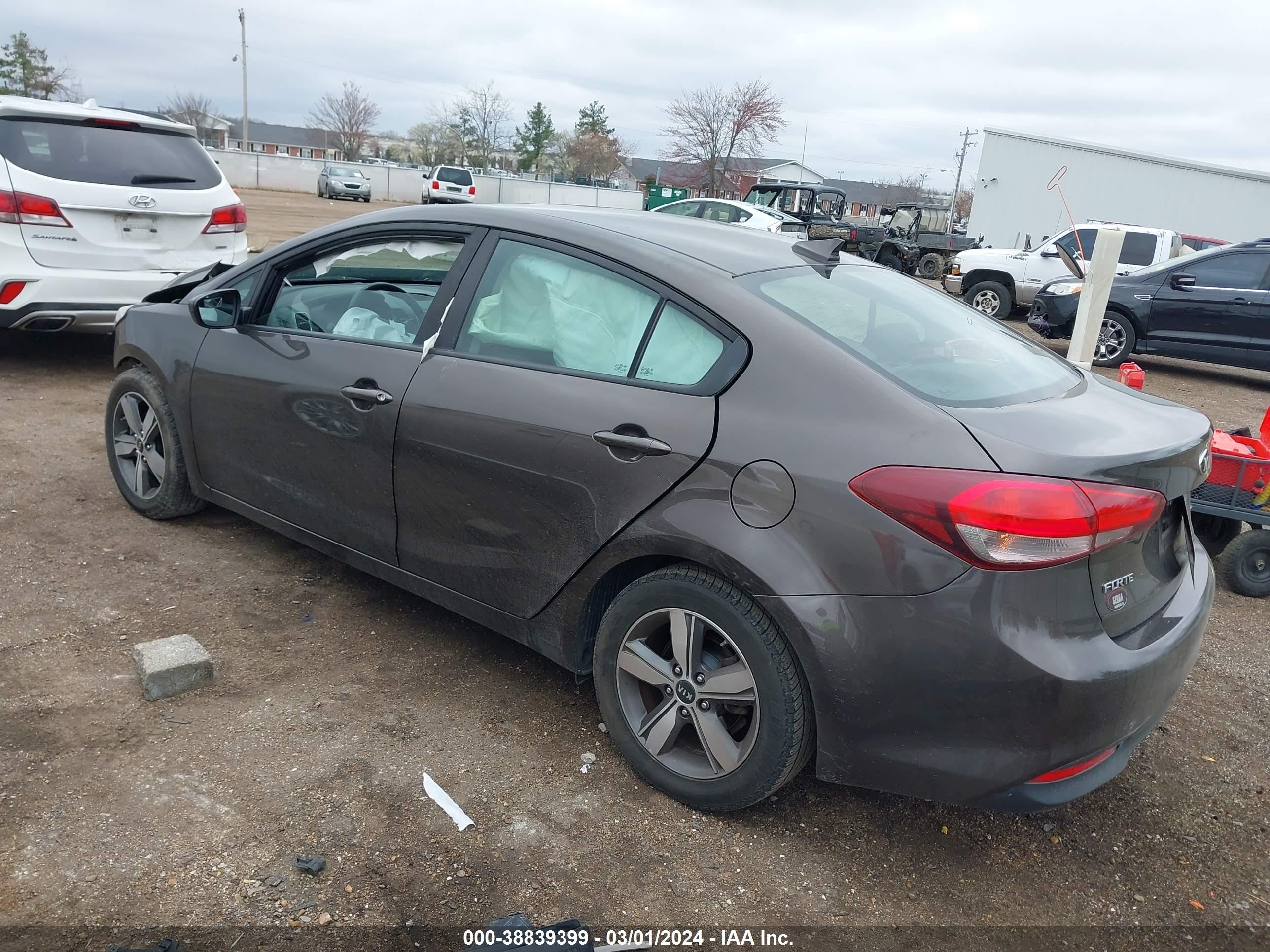 Photo 2 VIN: 3KPFL4A73JE170897 - KIA FORTE 