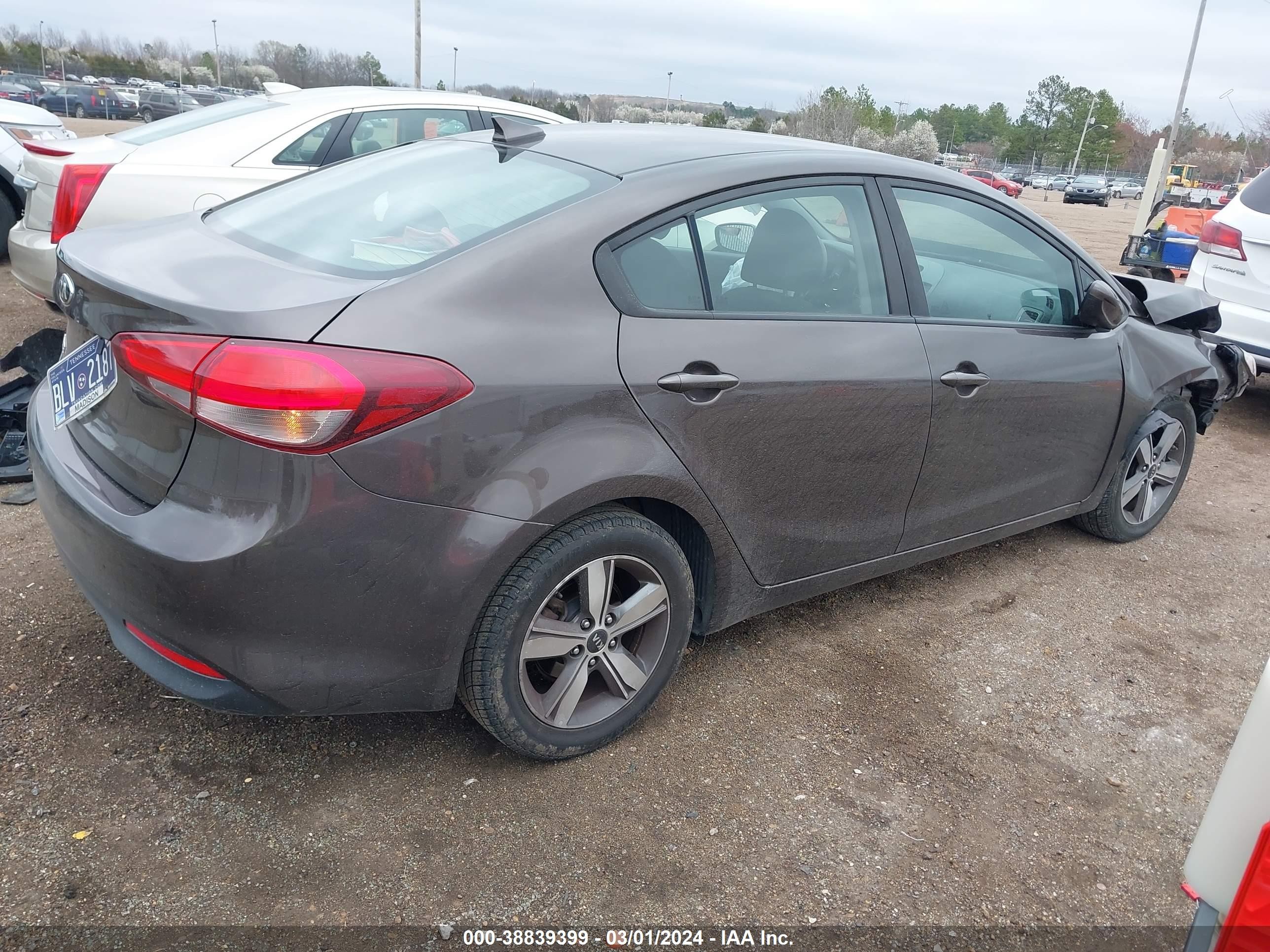 Photo 3 VIN: 3KPFL4A73JE170897 - KIA FORTE 