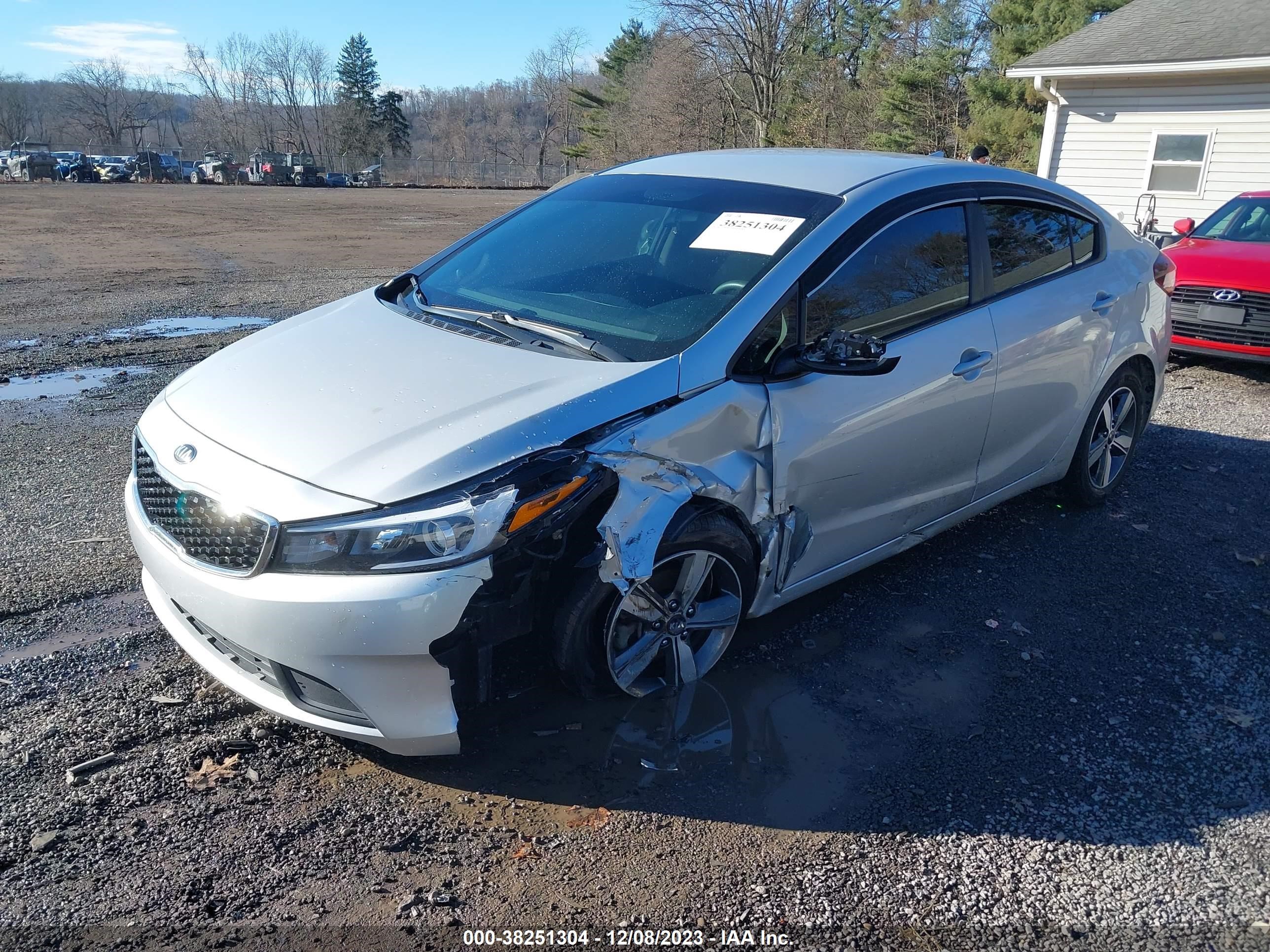 Photo 1 VIN: 3KPFL4A73JE170995 - KIA FORTE 