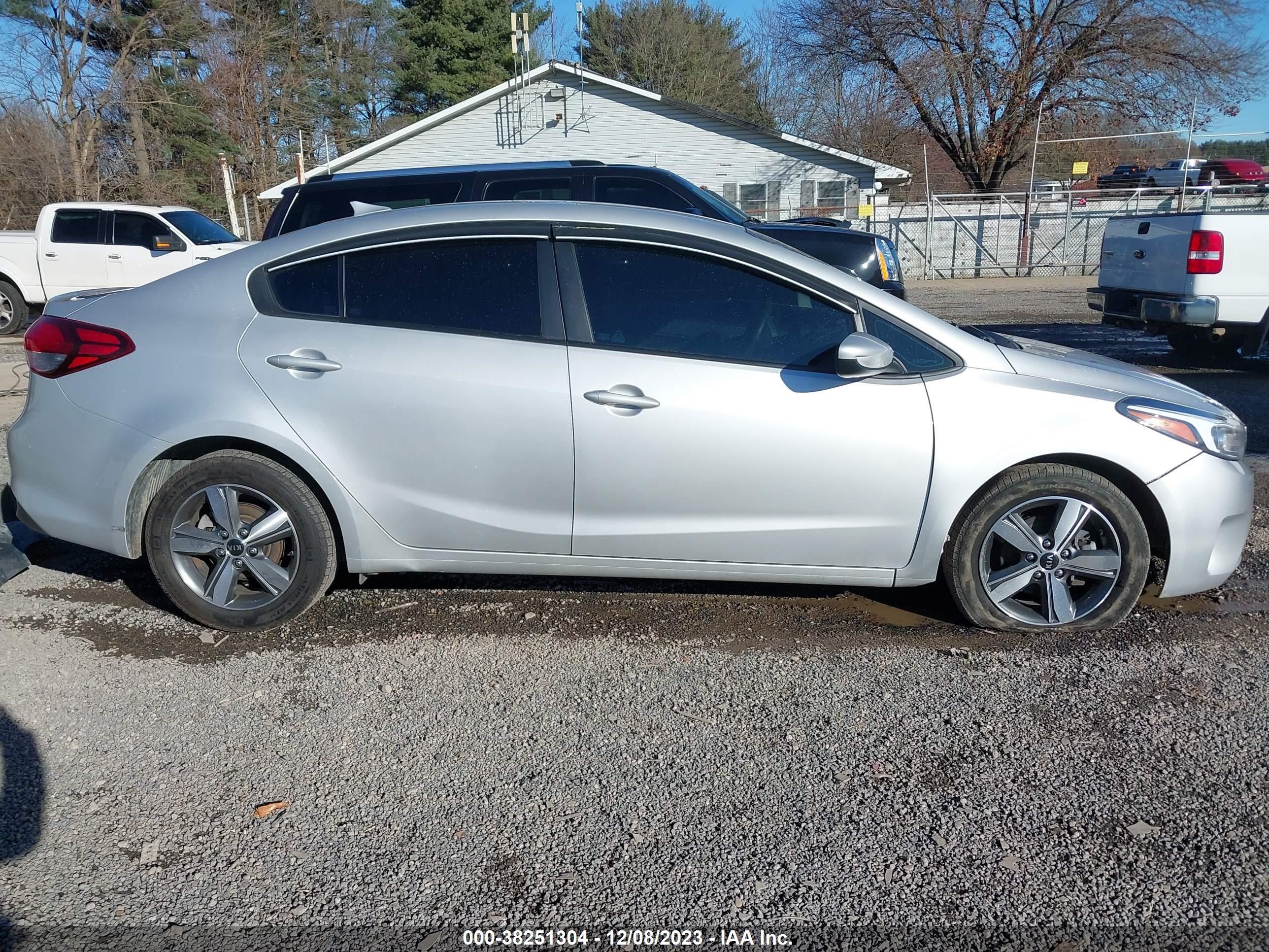 Photo 13 VIN: 3KPFL4A73JE170995 - KIA FORTE 