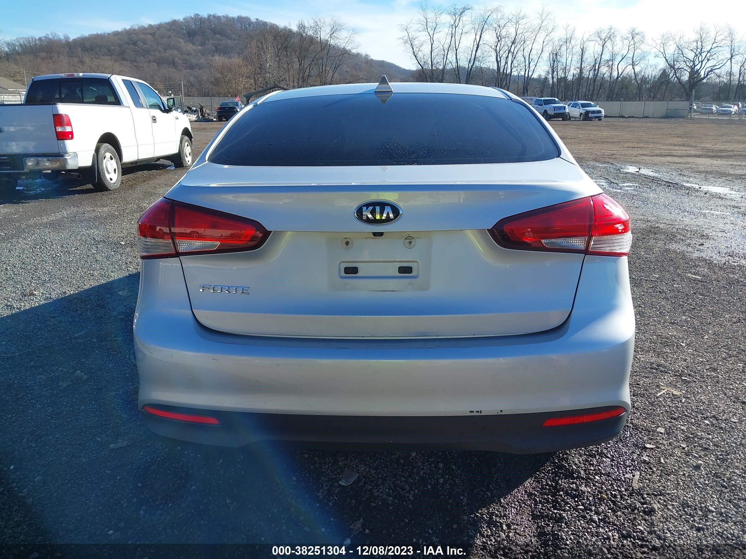 Photo 16 VIN: 3KPFL4A73JE170995 - KIA FORTE 