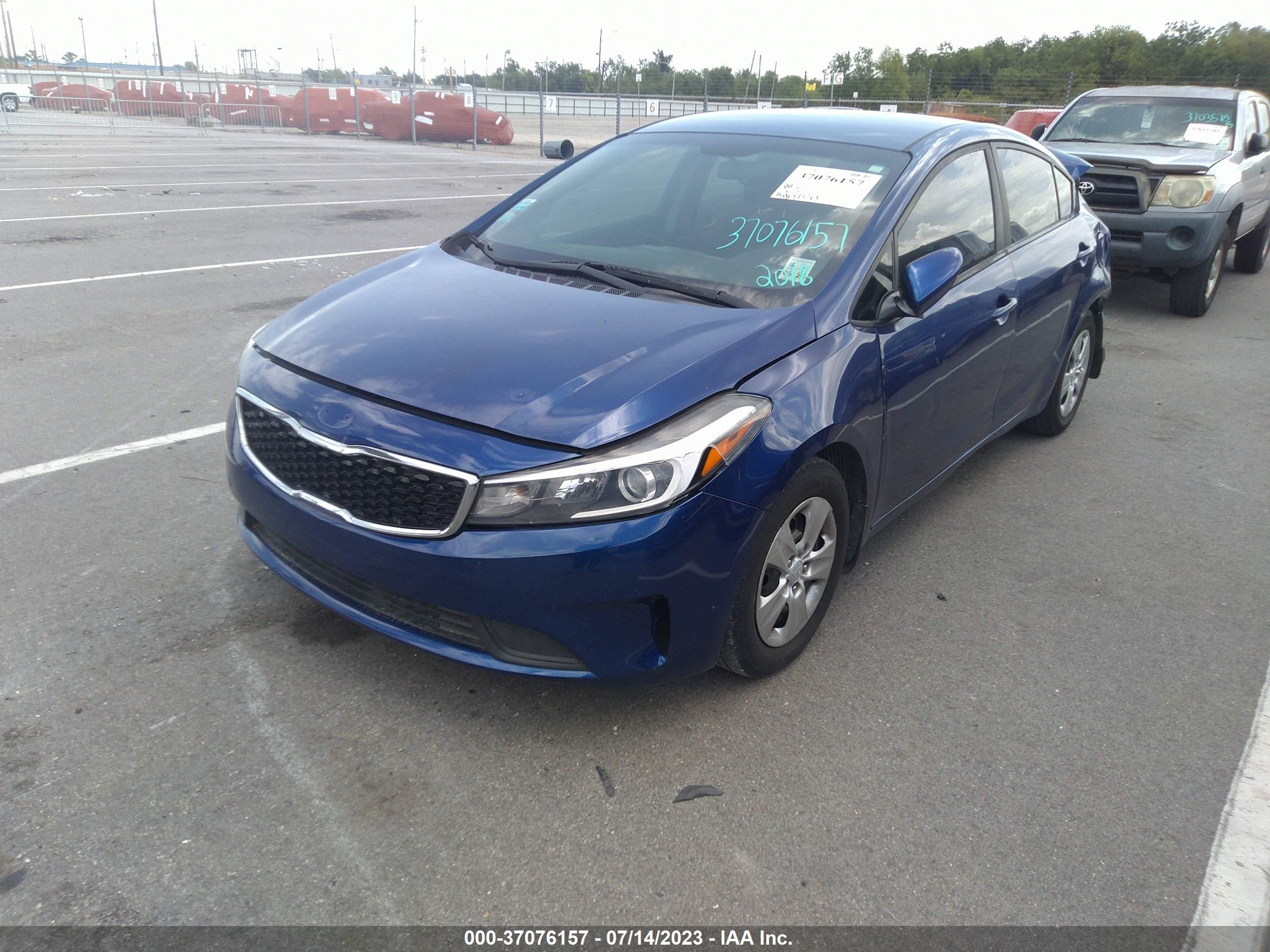 Photo 1 VIN: 3KPFL4A73JE175615 - KIA FORTE 