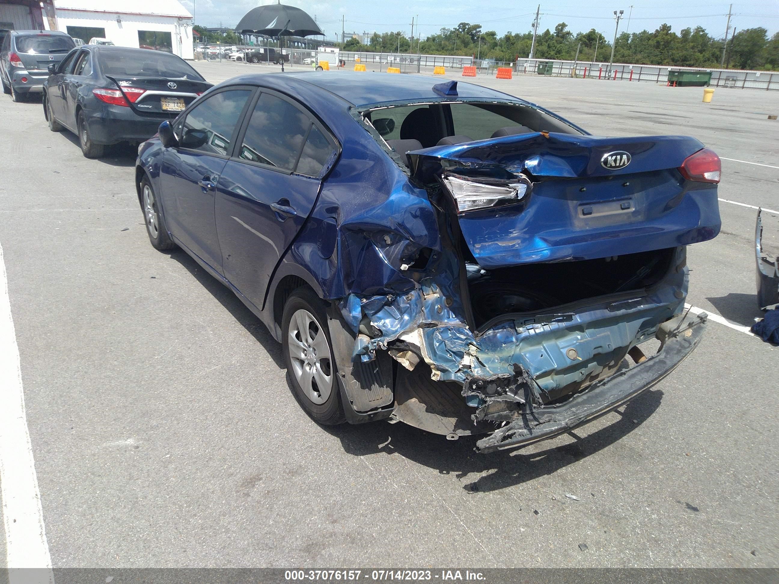 Photo 2 VIN: 3KPFL4A73JE175615 - KIA FORTE 