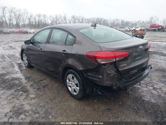 Photo 2 VIN: 3KPFL4A73JE180121 - KIA FORTE 