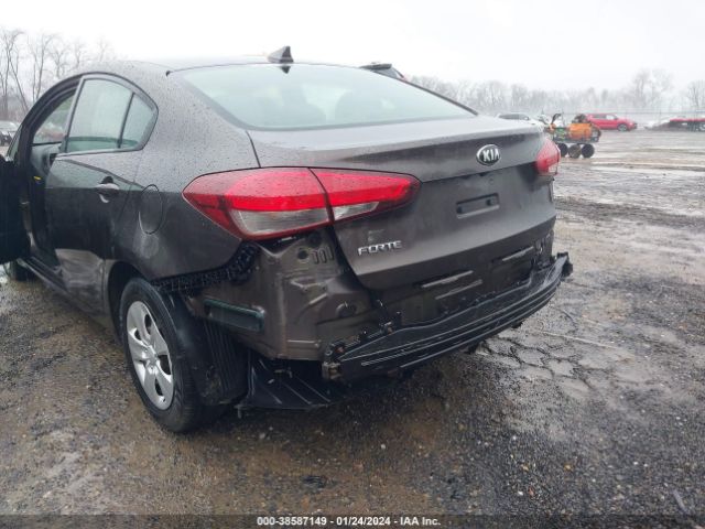 Photo 5 VIN: 3KPFL4A73JE180121 - KIA FORTE 