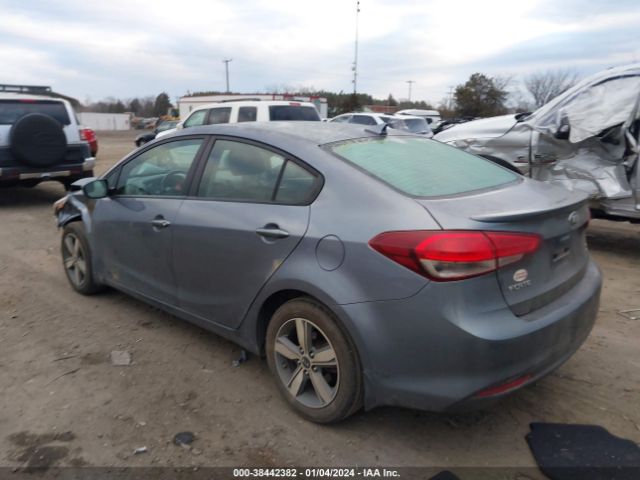 Photo 2 VIN: 3KPFL4A73JE191779 - KIA FORTE 