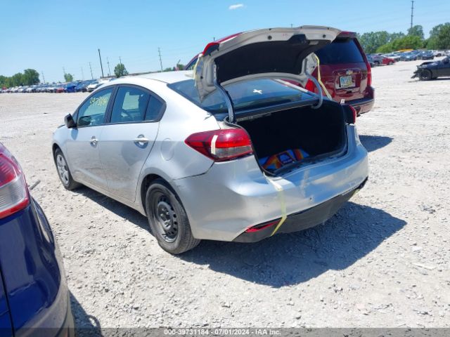 Photo 2 VIN: 3KPFL4A73JE197016 - KIA FORTE 