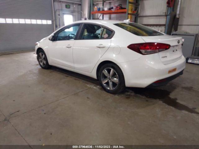 Photo 2 VIN: 3KPFL4A73JE225882 - KIA FORTE 