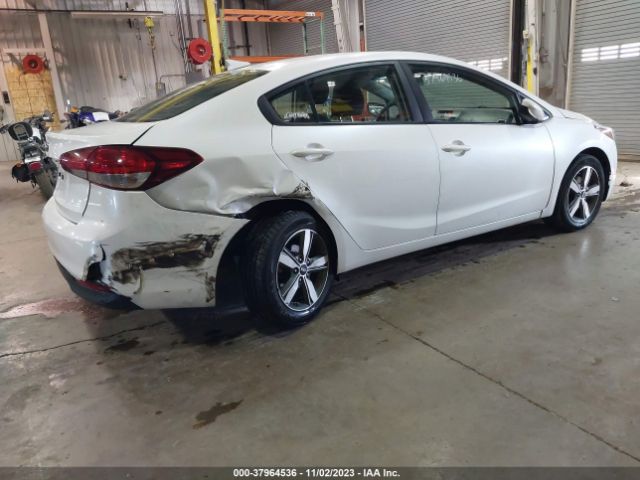 Photo 3 VIN: 3KPFL4A73JE225882 - KIA FORTE 