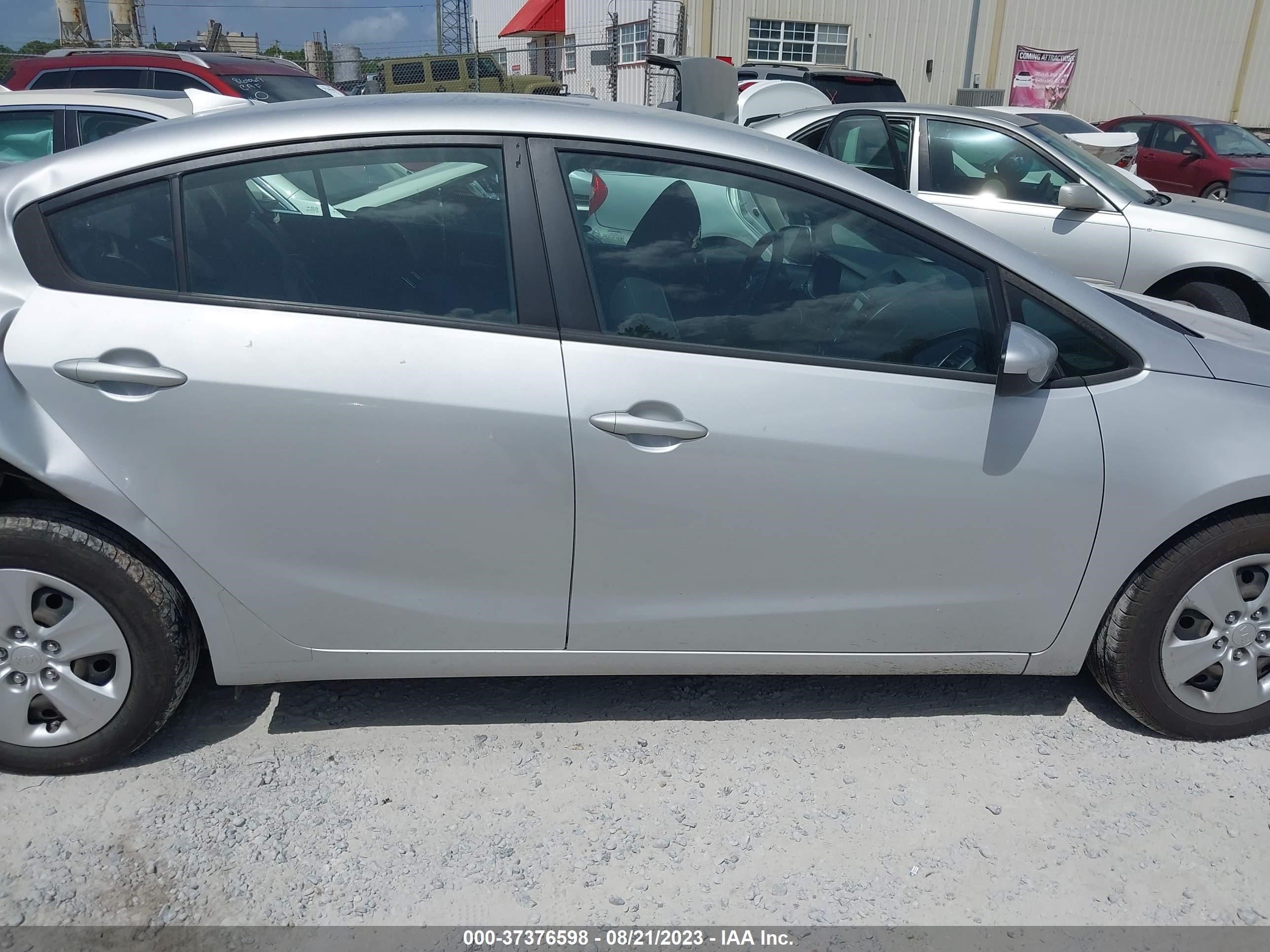 Photo 12 VIN: 3KPFL4A73JE233514 - KIA FORTE 