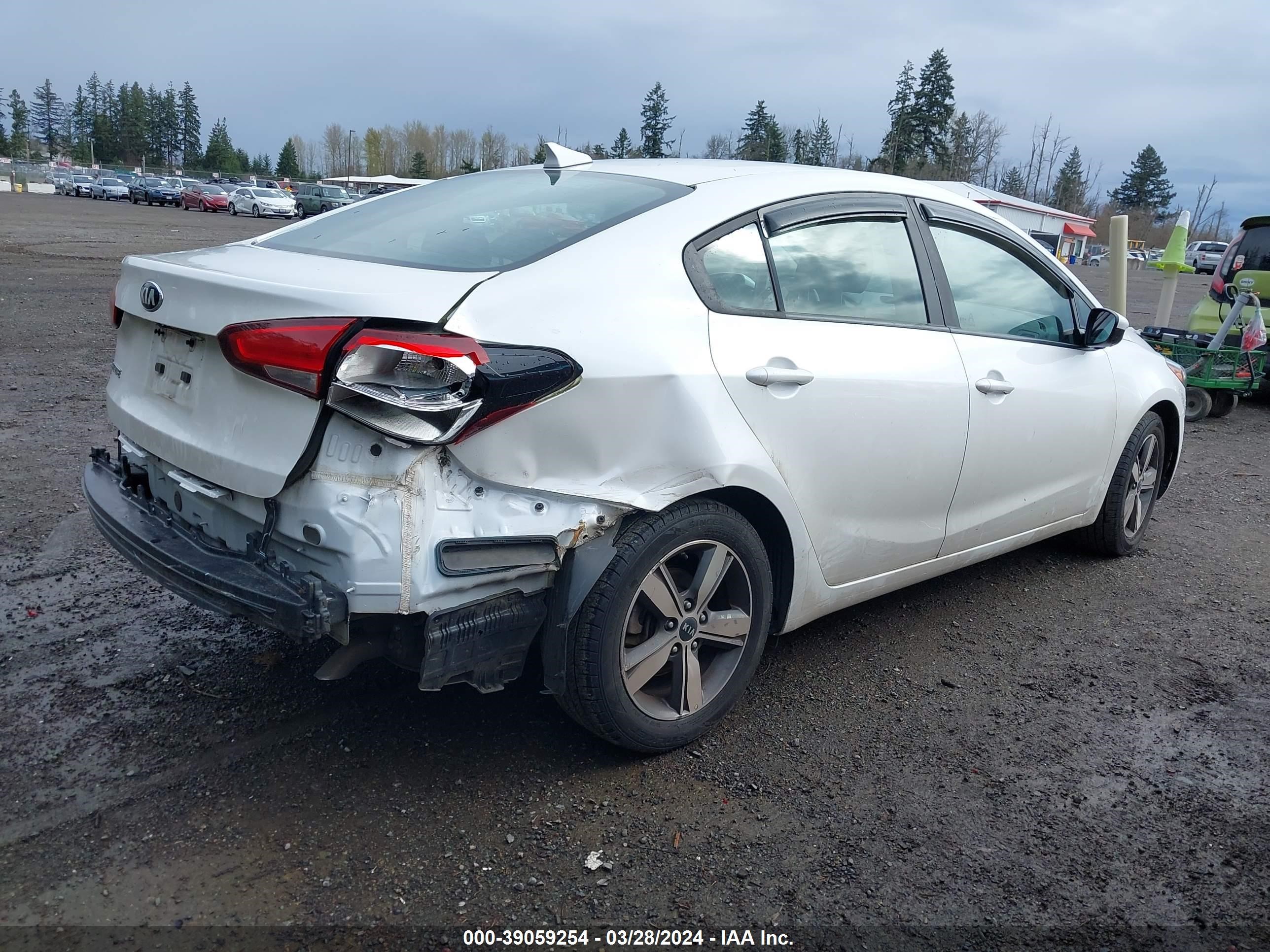 Photo 3 VIN: 3KPFL4A73JE261412 - KIA FORTE 