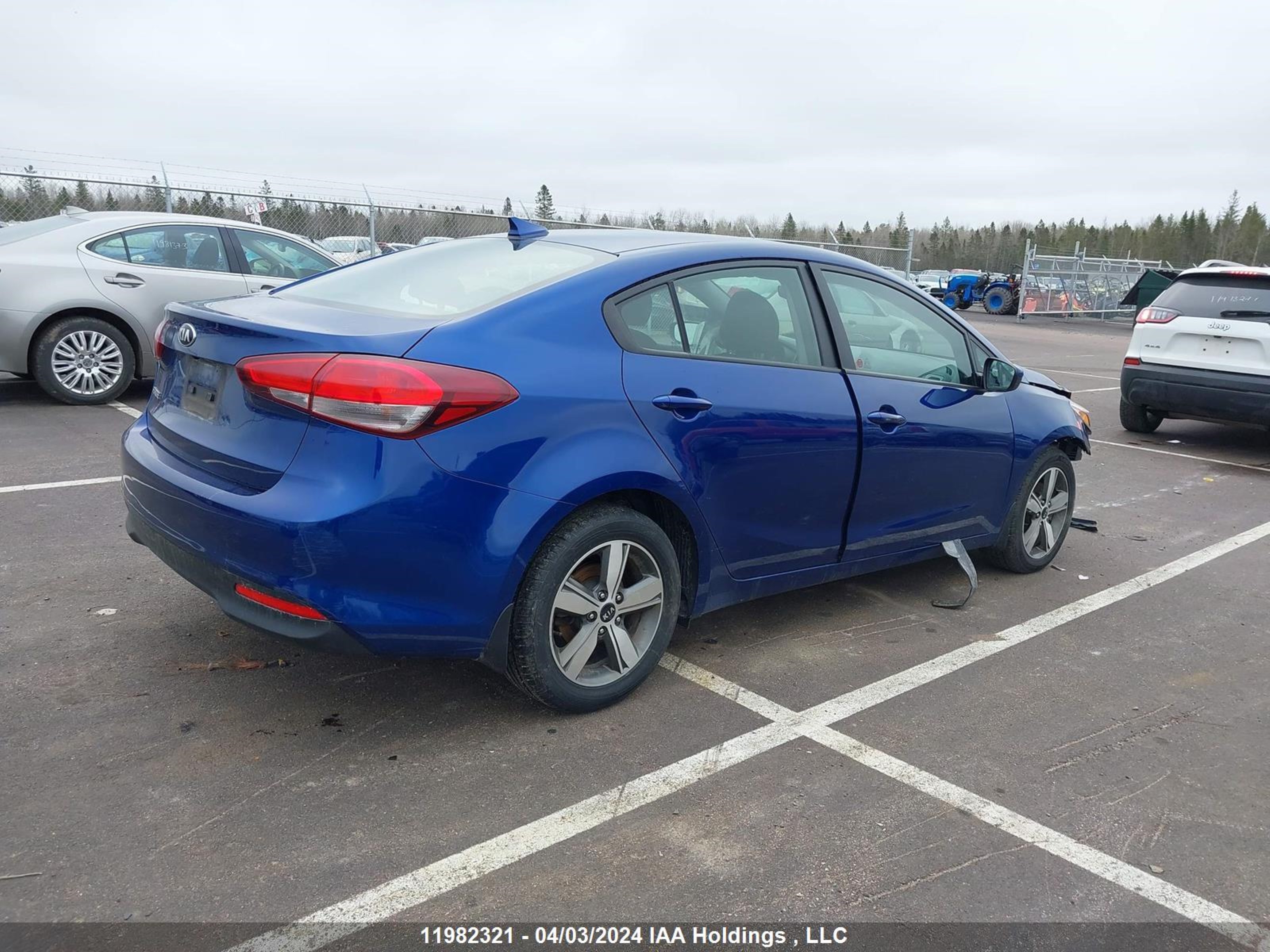 Photo 3 VIN: 3KPFL4A73JE261541 - KIA FORTE 