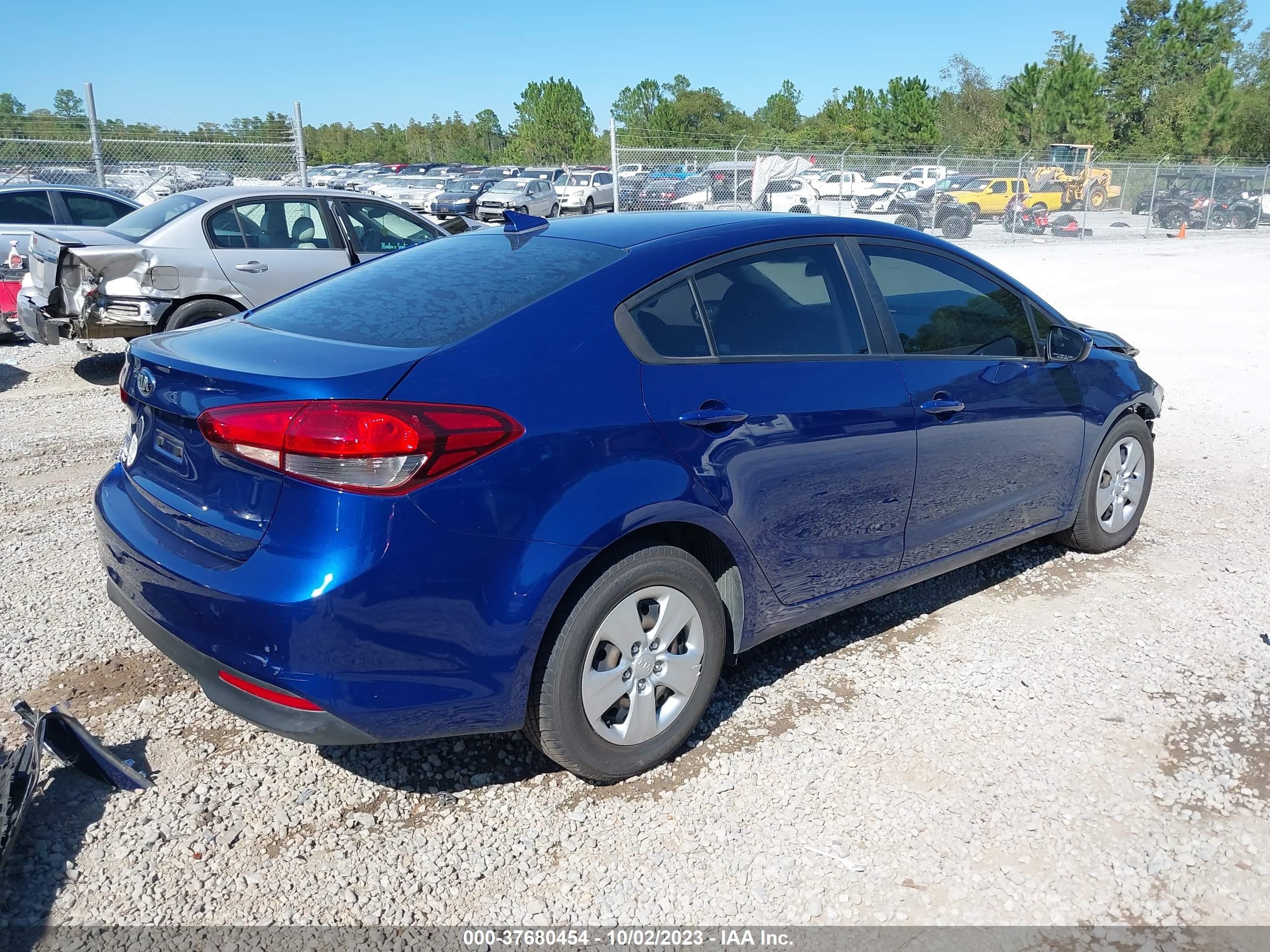 Photo 3 VIN: 3KPFL4A73JE283684 - KIA FORTE 