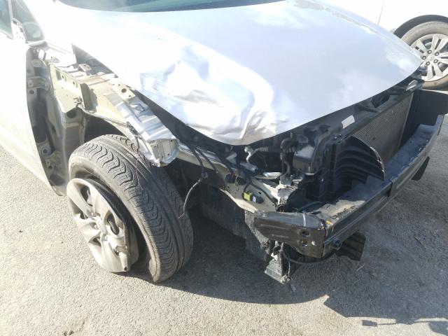 Photo 8 VIN: 3KPFL4A74HE015771 - KIA FORTE LX 