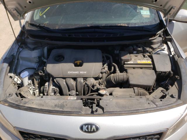 Photo 5 VIN: 3KPFL4A74HE025023 - KIA FORTE LX 