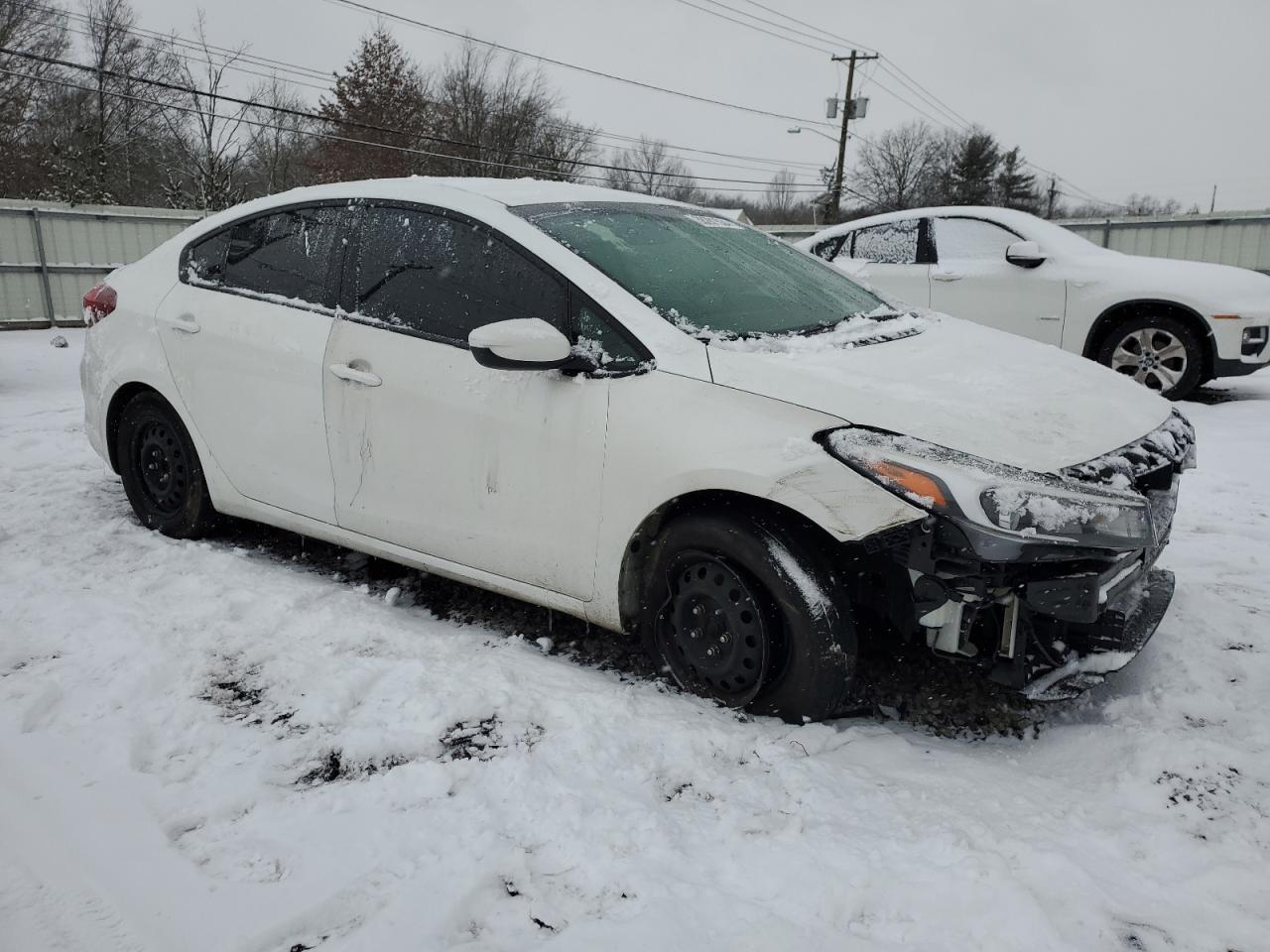 Photo 3 VIN: 3KPFL4A74JE175039 - KIA FORTE 