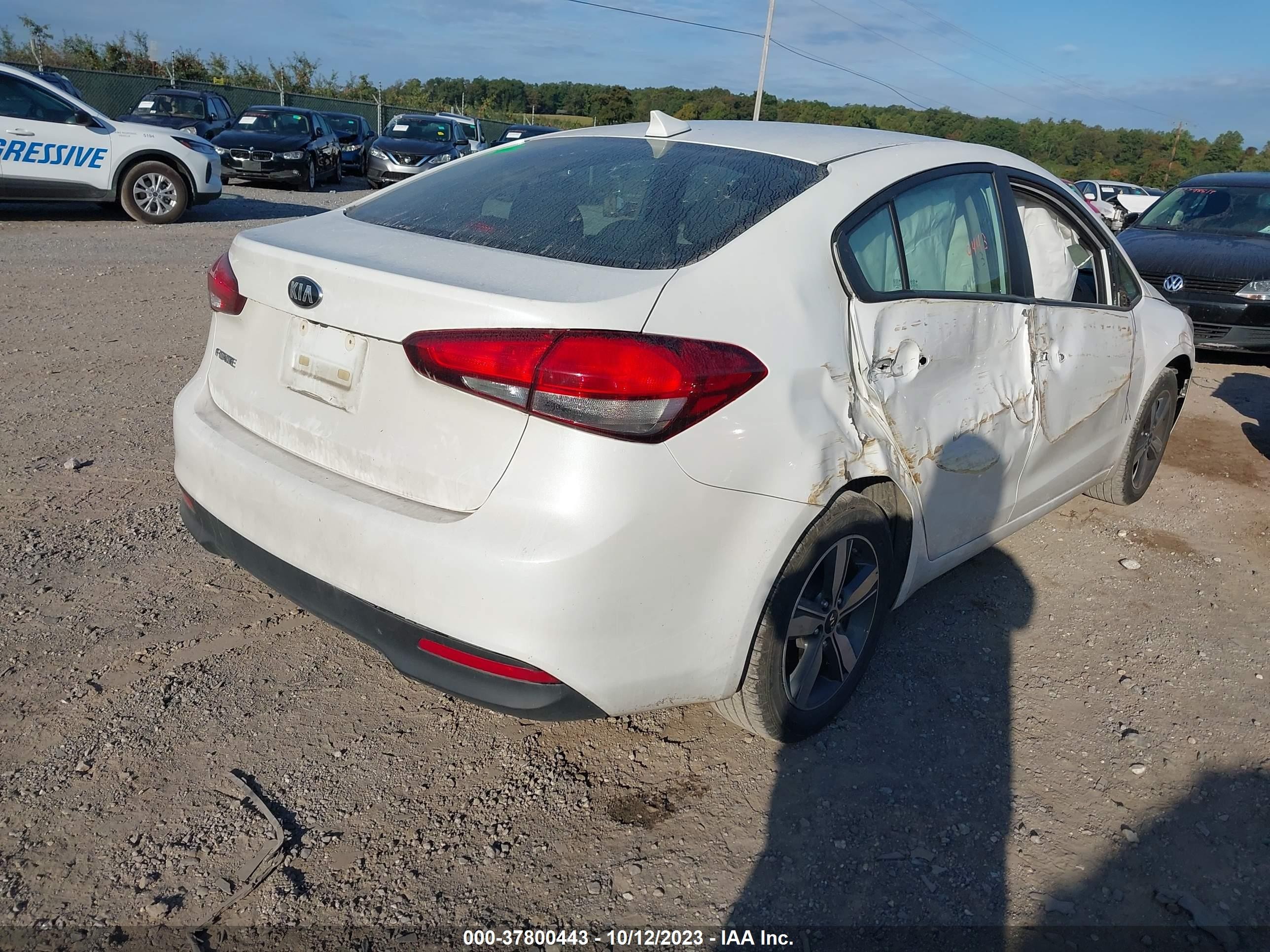 Photo 3 VIN: 3KPFL4A74JE274511 - KIA FORTE 