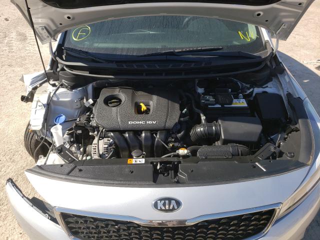 Photo 6 VIN: 3KPFL4A75JE165331 - KIA FORTE LX 