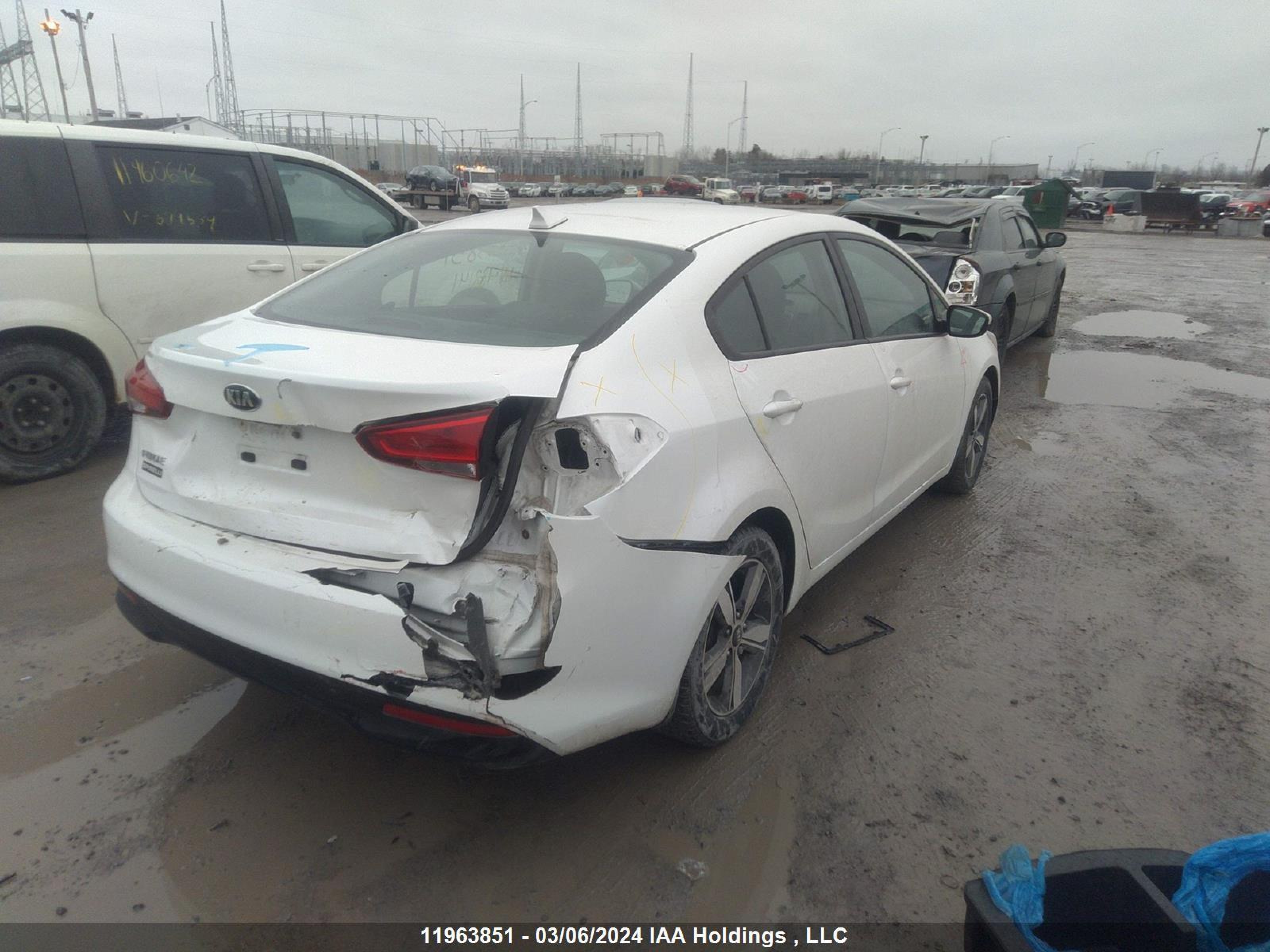 Photo 3 VIN: 3KPFL4A75JE188141 - KIA FORTE 