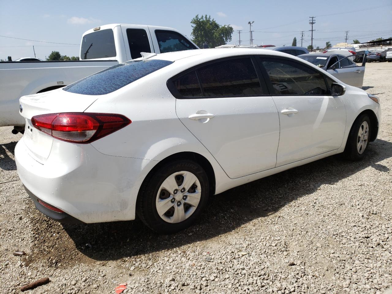 Photo 2 VIN: 3KPFL4A75JE212387 - KIA FORTE 