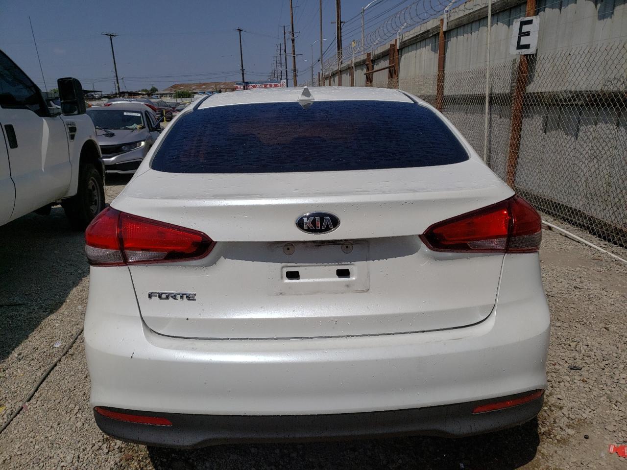 Photo 5 VIN: 3KPFL4A75JE212387 - KIA FORTE 