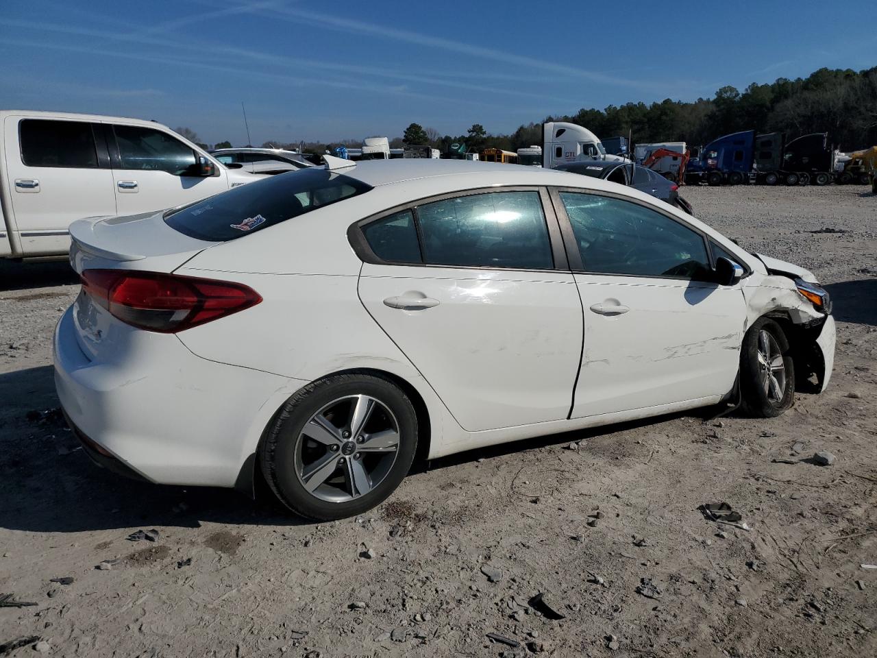 Photo 2 VIN: 3KPFL4A75JE229870 - KIA FORTE 